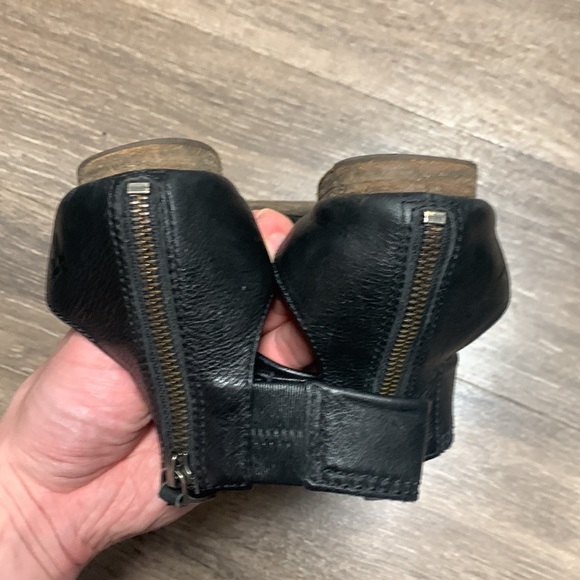 Frye Sandals - Picture 6 of 7